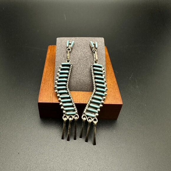 Vintage ZUNI Native American Sterling Silver Turquoise NEEDLEPOINT Earrings - Picture 3 of 8